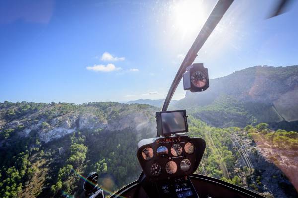 60-minute helicopter sightseeing tour image